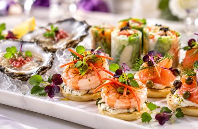 Cold canapés with king prawns, smoked salmon, oysters and fresh rice paper rolls